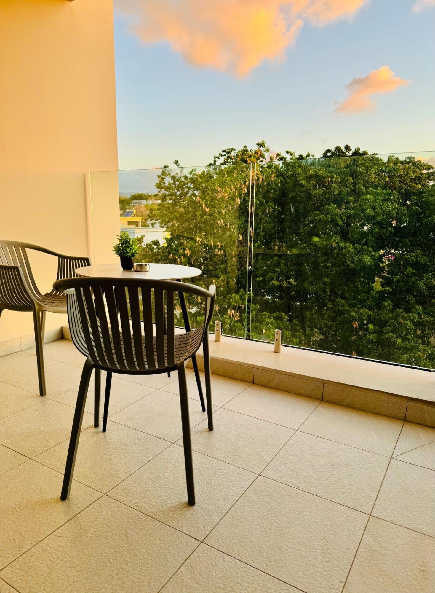 Modern Flat In Flic En Flac-Walk To The Beach Exterior photo
